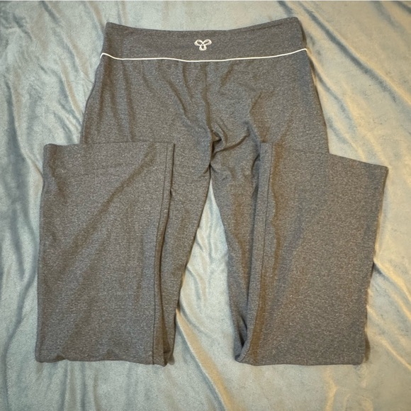 TNA Charcoal Gray Leggings
#1206 - Picture 10 of 10